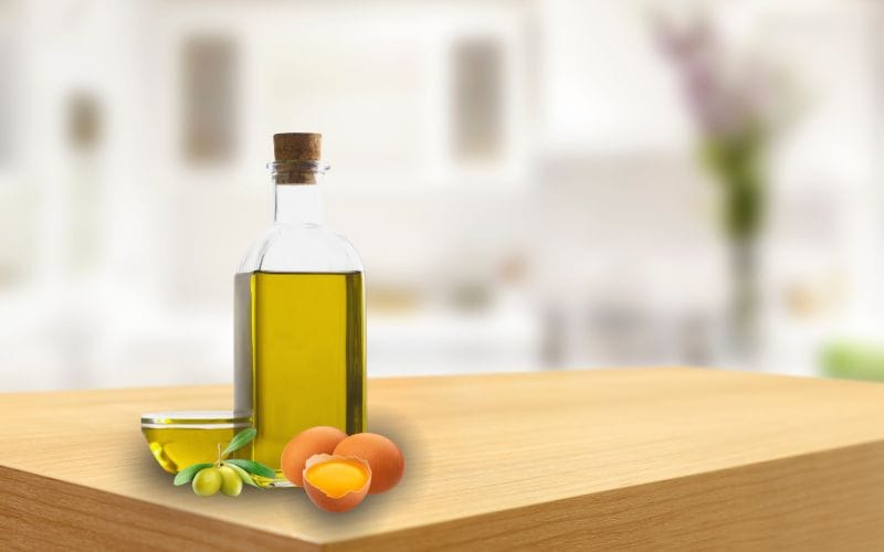 aceite de oliva, yema de huevo para crecer las cejas 