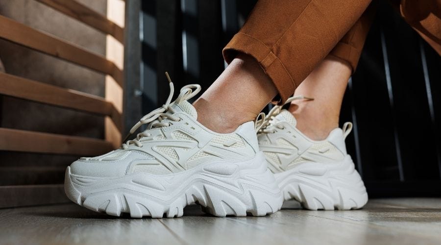 Zapatillas de mujer: el complemento perfecto para tu rutina de belleza
